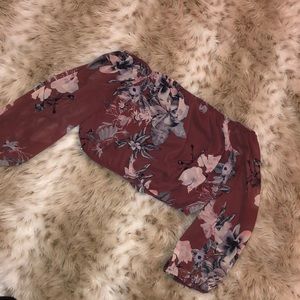 Super cute long sleeve crop top. Size Small